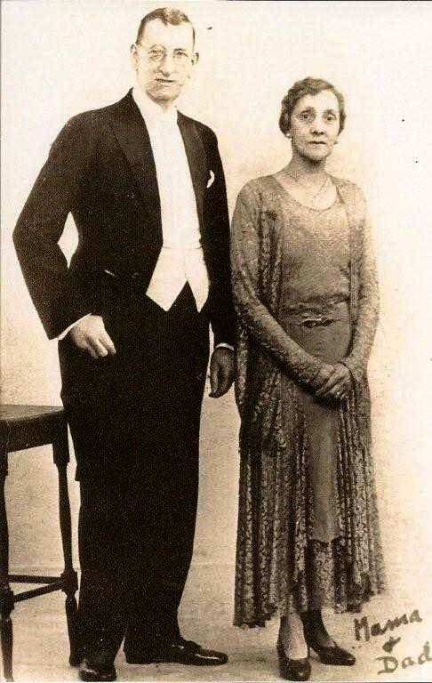 Photo of photos/Alexander McLennan 1860-1943 & wife Jean portrait London